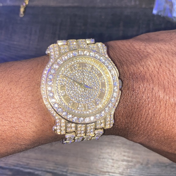 18k gold watch with diamonds. - Picture 4 of 4